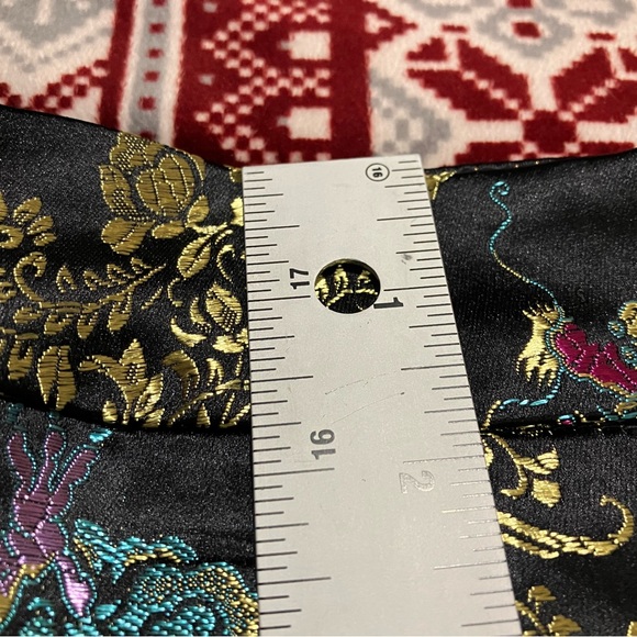 size XS Lightweight Jacquard Dragon Mini Skirt - Picture 9 of 10